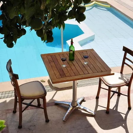 Tuncer Garden מלון 3*