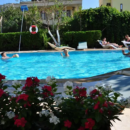 Tuncer Garden קמר